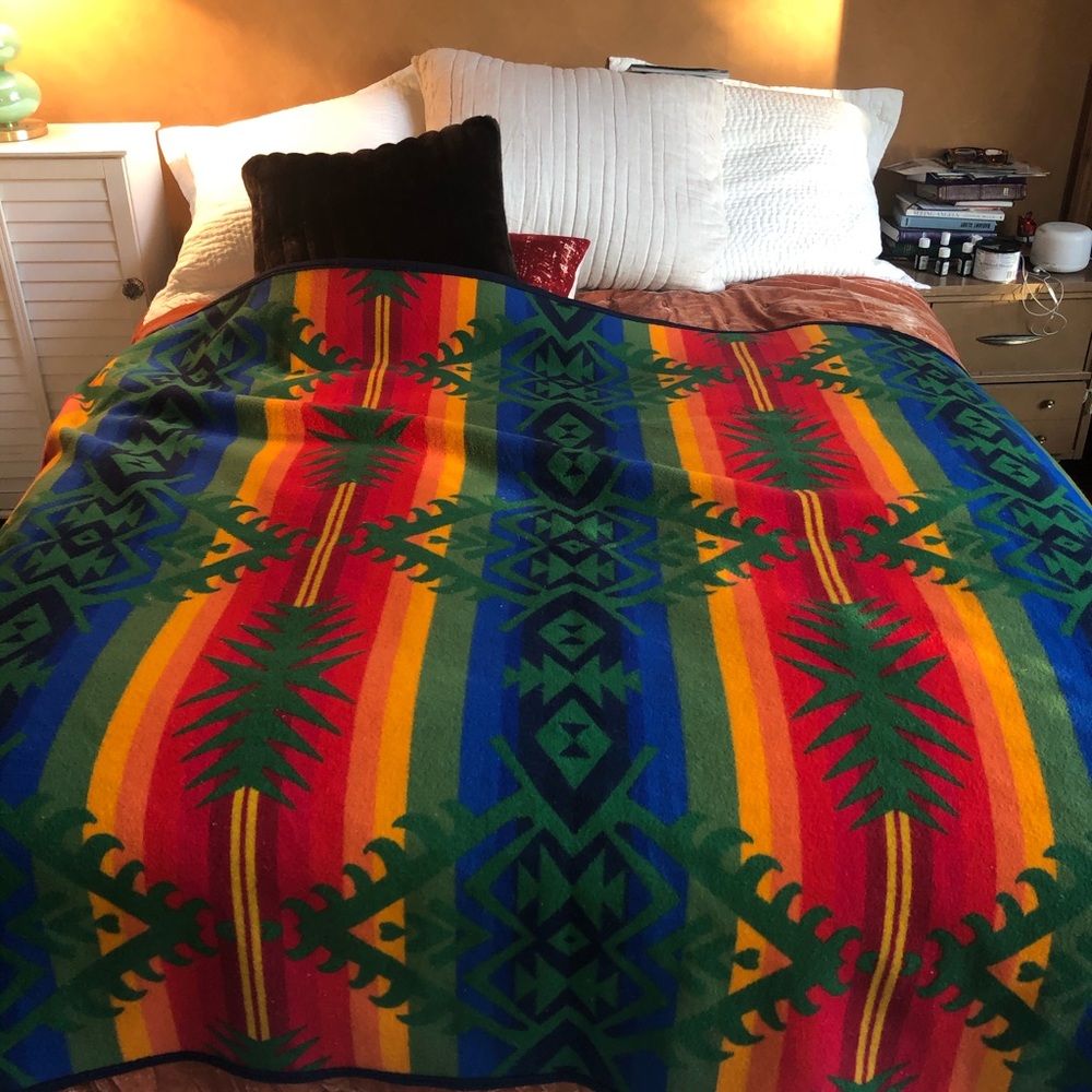 Pendleton Indian design wool blanket size full,  gorgeous colors